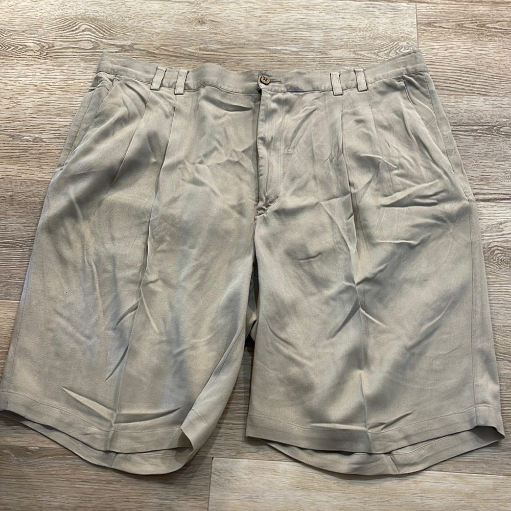 Men’s 100% silk shorts khaki in color
